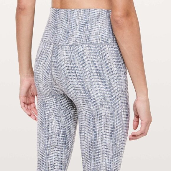Lululemon | Wunder Under High-Rise 7/8 Tight *Full-On Luon 25" Size 4 - Picture 4 of 9